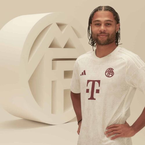 Image de l'article Le Bayern Munich ressort son ancien logo pour son maillot third