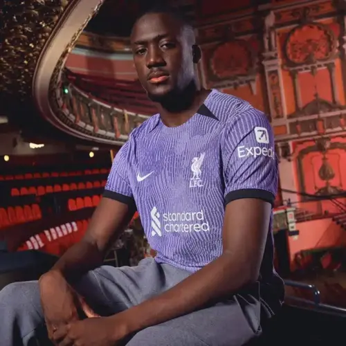 Image de l'article Liverpool : un maillot third violet pour la saison 2023-2024