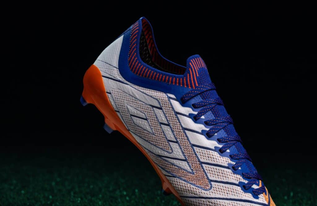 Chuteira de Campo Umbro Velocita 6 Premier FG - Adulto