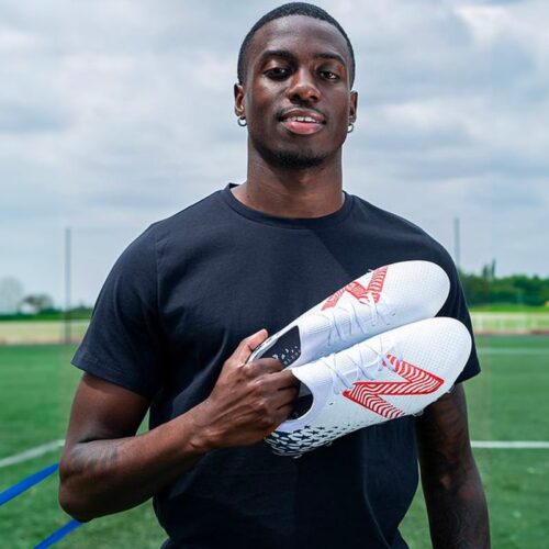 Image de l'article Timothy Weah reçoit ses premiers crampons signature