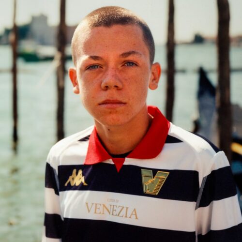 Image de l'article Le Venezia FC dévoile son maillot third pour la saison 2023-2024