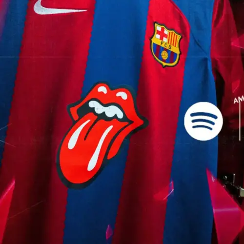Image de l'article Le logo des Rolling Stones sur le maillot du Barça pour le Clasico