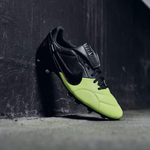 Image de l'article Nike dévoile une Premier III avec un mélange noir/volt