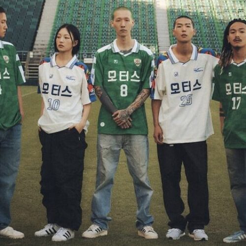 Image de l'article Over The Pitch et Jeonbuk collaborent dans une collection inspirée des années 2000