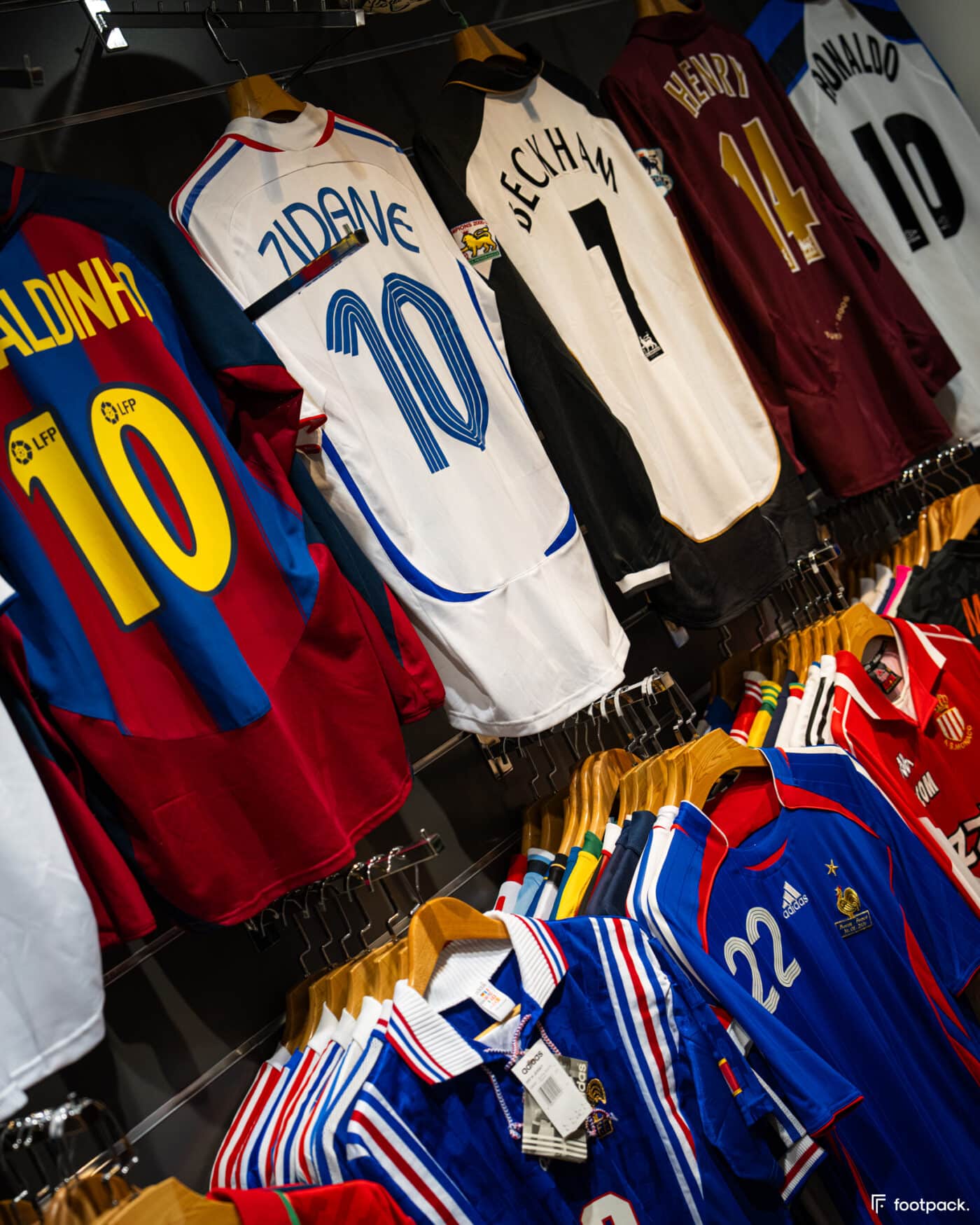 Maillot de Zidane, Bekcham... Dans la frip avec Scipion