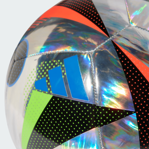 Image de l'article Quand le ballon de l'Euro 2024 se décline en argent, bleu ou rouge
