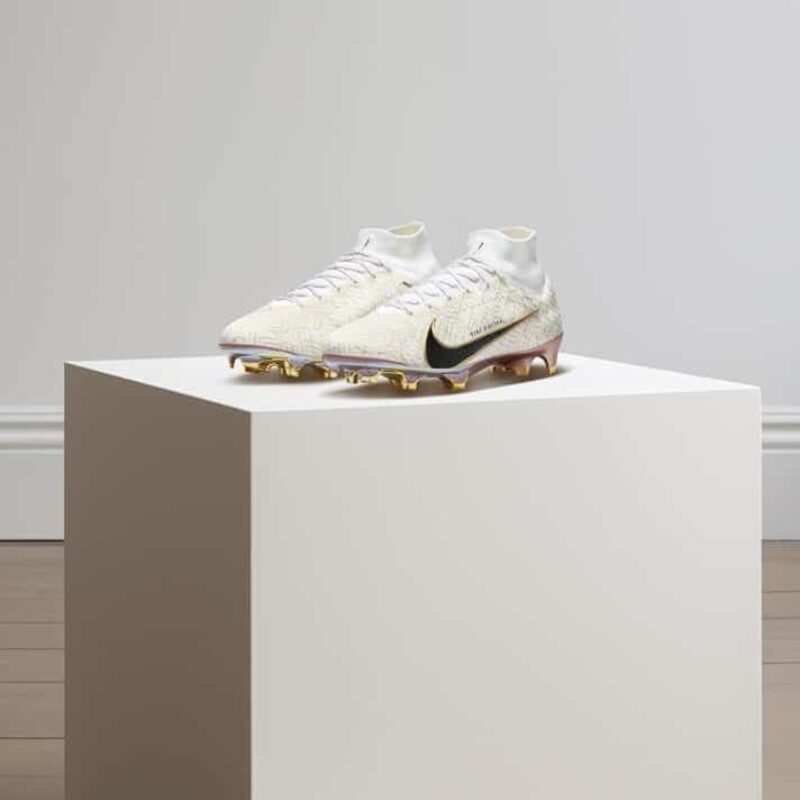 crampons mercurial united golden pack nike
