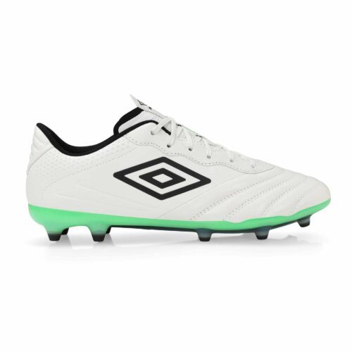 Test des crampons Tocco de la marque Umbro