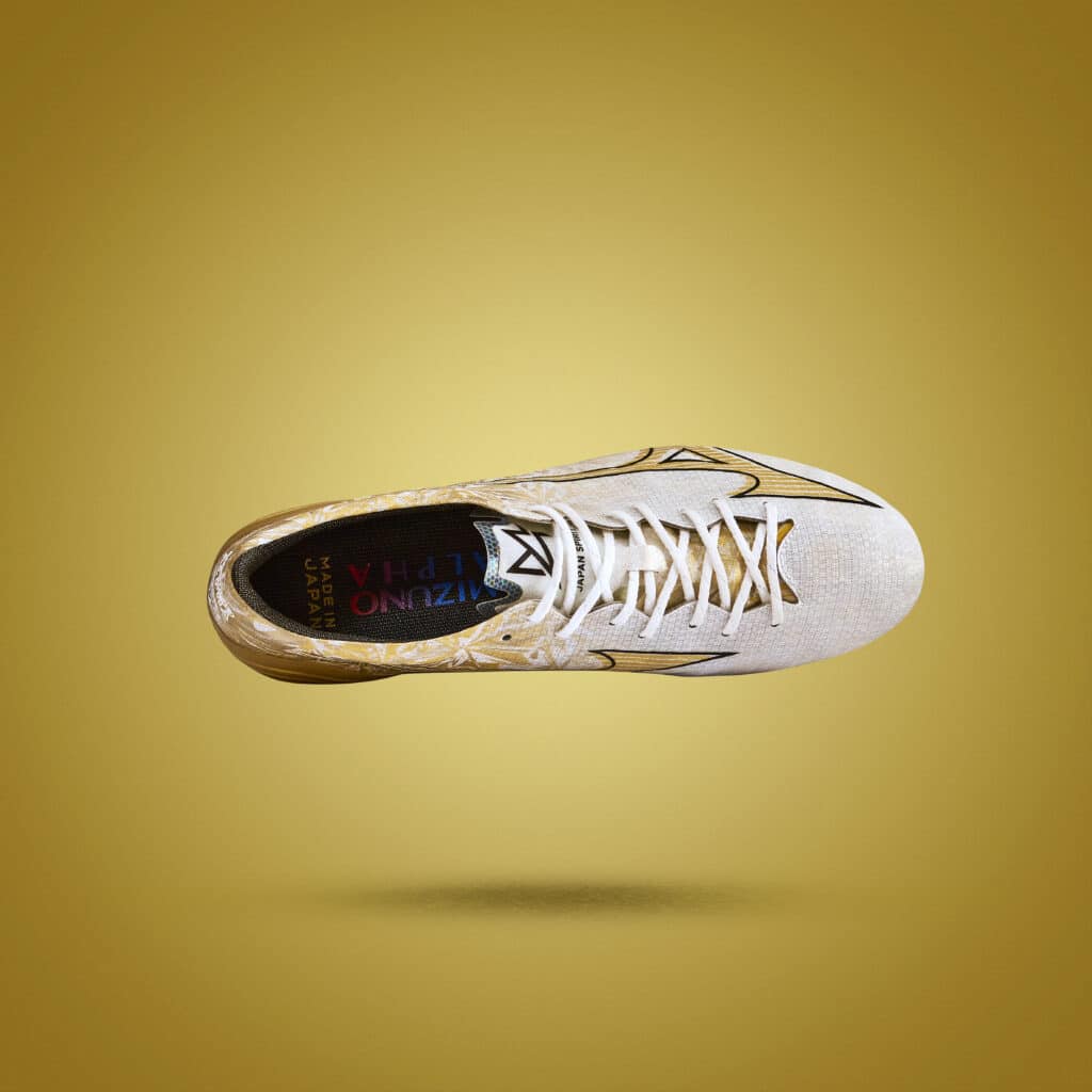 crampons alpha prism gold mizuno 2024 1
