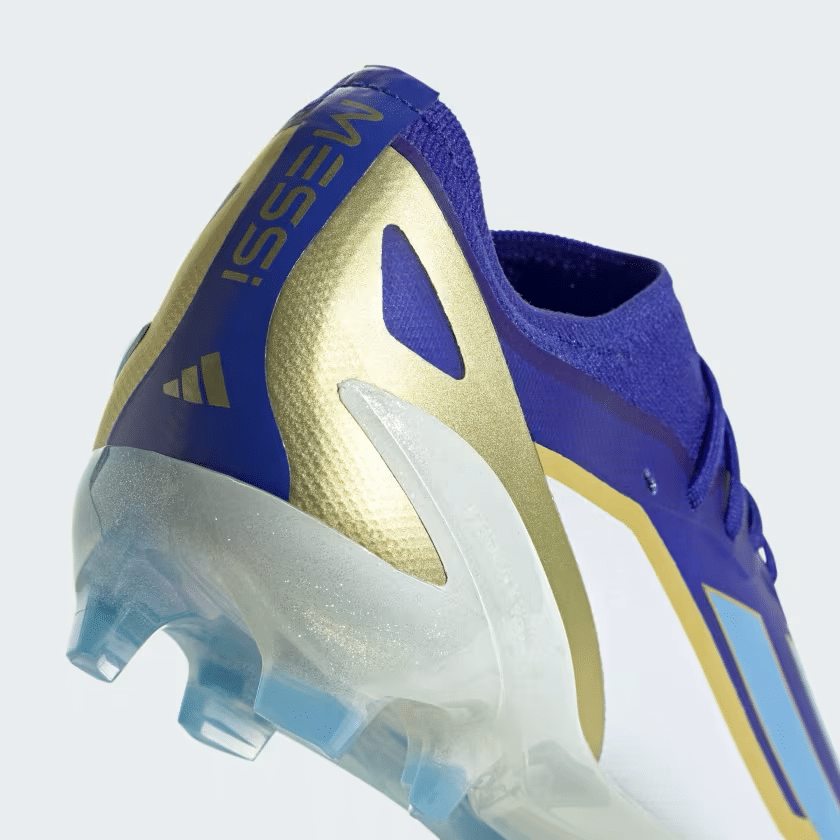 Lionel Messi re?�oit une nouvelle paire de crampons adidas