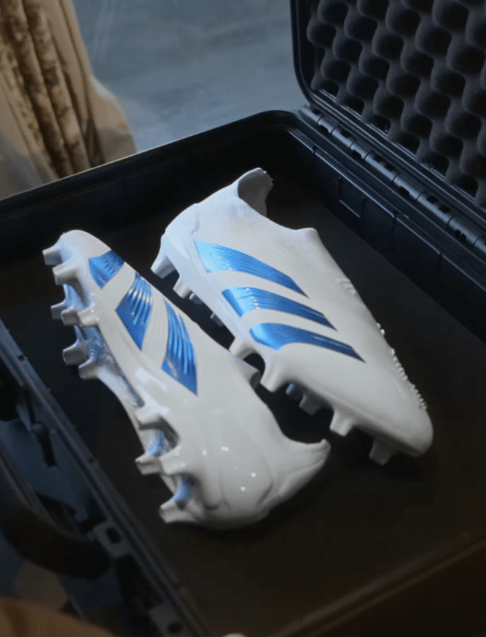 khvicha kvaratskhelia adidas predator