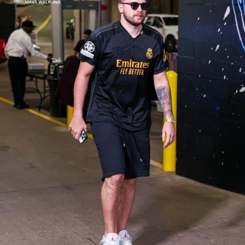 Image de l'article Quand Luka Doncic masque le logo adidas de son maillot du Real Madrid !