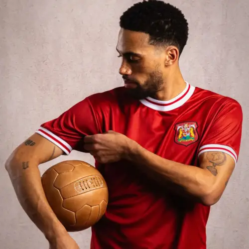 Image de l'article Un maillot anniversaire spécial pour Bristol City