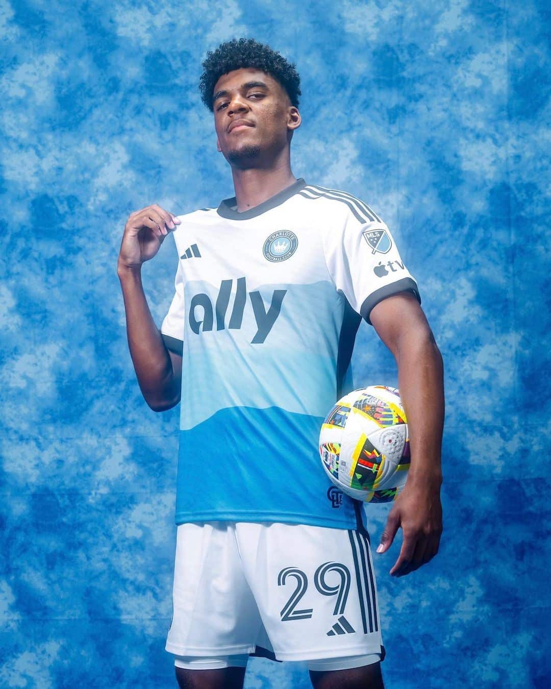 maillot-charlotte-domicile-2024-adidas-2