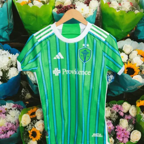Image de l'article MLS : le superbe maillot 2024 des Seattle Sounders pour les 50 ans du club