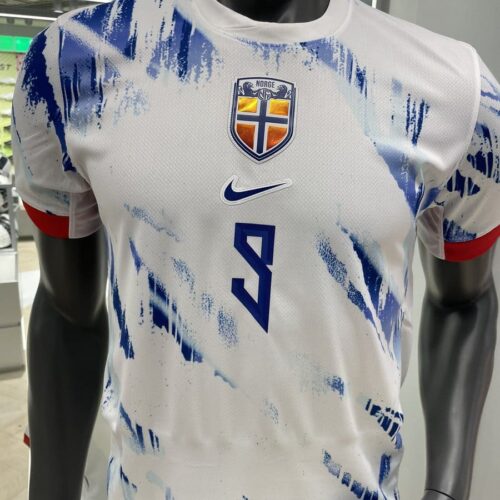 Image de l'article Les maillots de la Norvège en vente avec un flocage somptueux