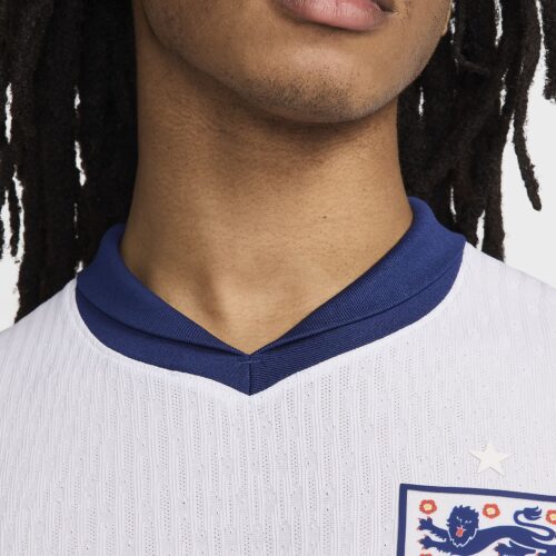Image de l'article Nike a des problèmes avec les cols de ses maillots