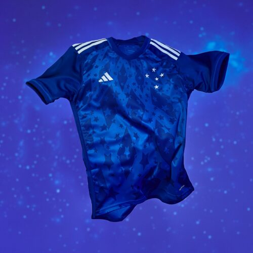 Image de l'article Le superbe maillot de Cruzeiro qui rend hommage à l'époque de Ronaldo