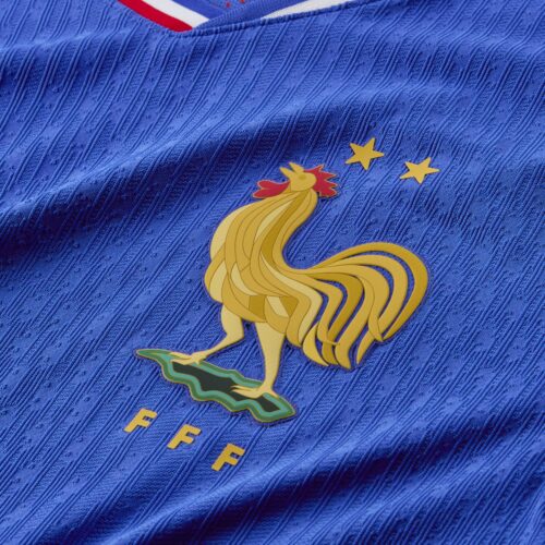 Image de l'article Retour du bleu roi et coq XXL : voici les nouveaux maillots de l'équipe de France pour l'Euro 2024