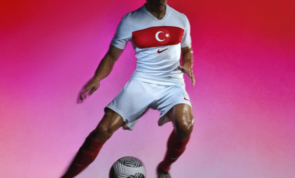 Maillot De Foot Edin Visca #7 Istanbul Basaksehir - Taille L - Neuf