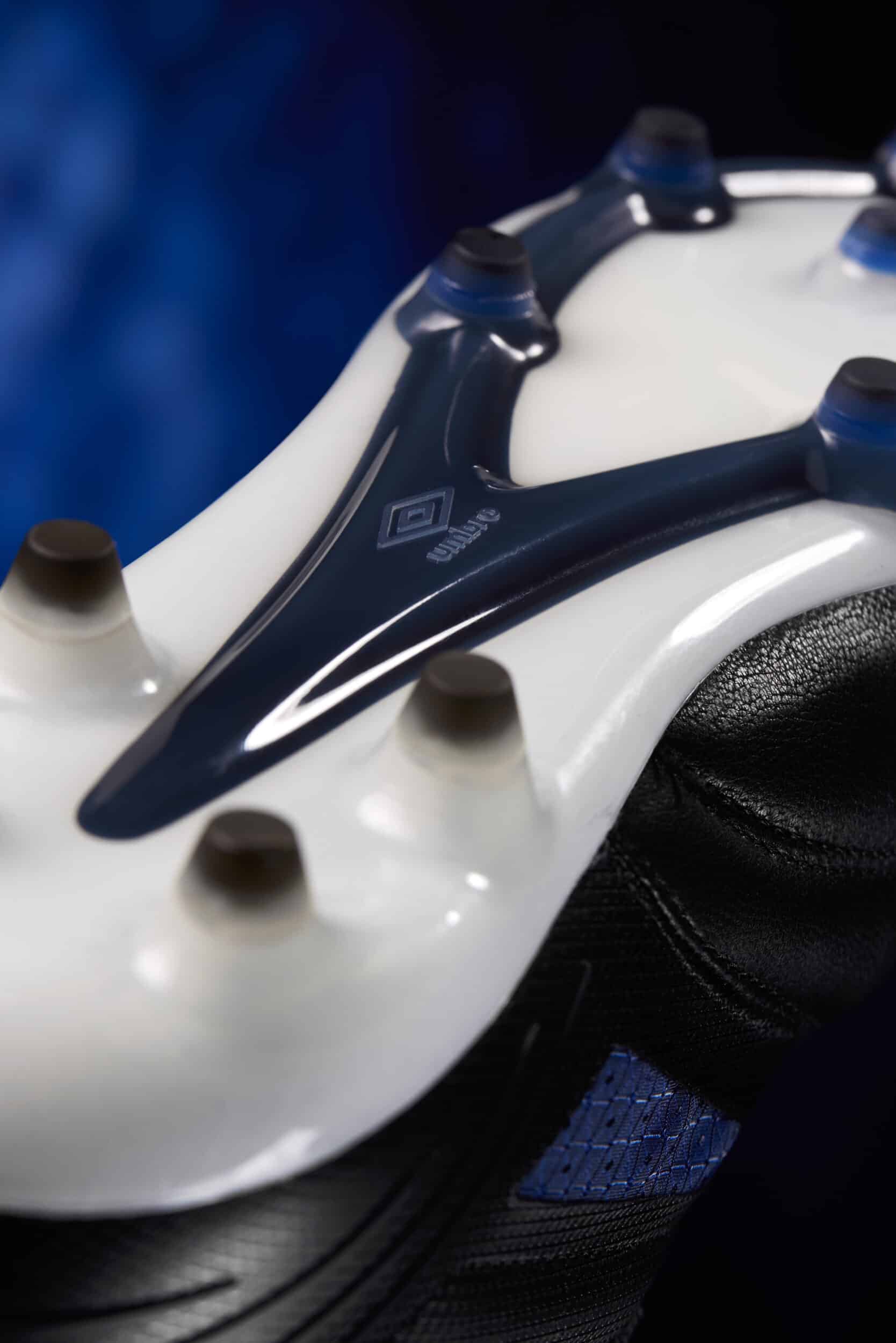 crampons umbro tocco 4