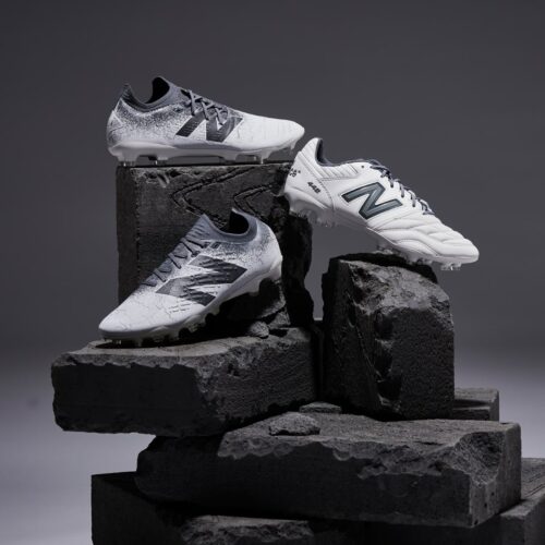 Image de l'article Pour le « Grey Day », New Balance dévoile un nouveau coloris spécial de ses crampons