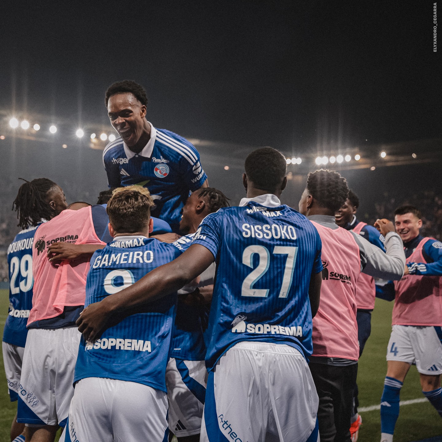 Flocage officiel OM Ligue 1 home 2022/23 N°8 Ounahi (bleu/or