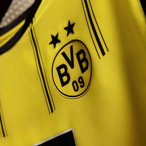 Image de l'article Quelle histoire derrière les couleurs du maillot du Borussia Dortmund ?