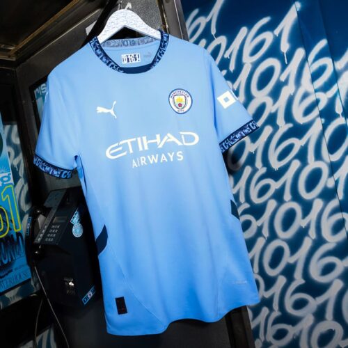 Image de l'article Manchester City dévoile son maillot domicile pour 2024-2025