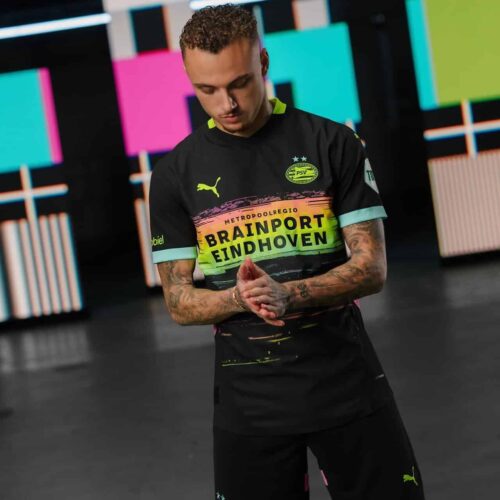 Image de l'article Le PSV dévoile son nouveau maillot avec une inspiration intrigante