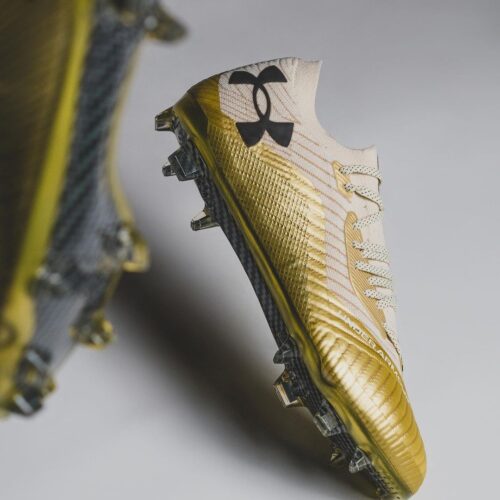 Image de l'article De l'or sur les crampons Under Armour pour les compétitions de l'été 2024