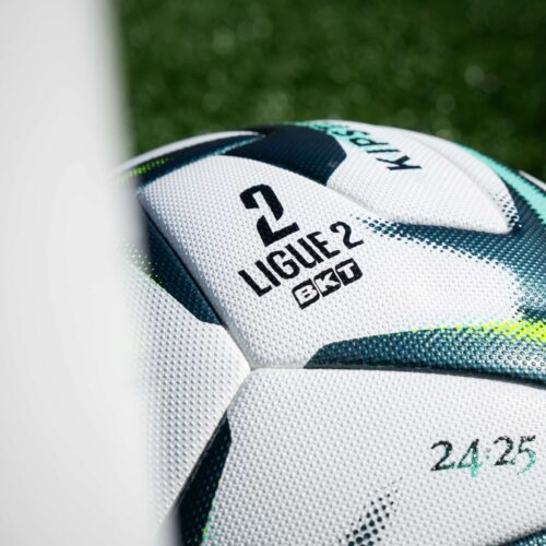 Image de l'article Ligue 2 : quels sont les équipementiers les plus fidèles ?