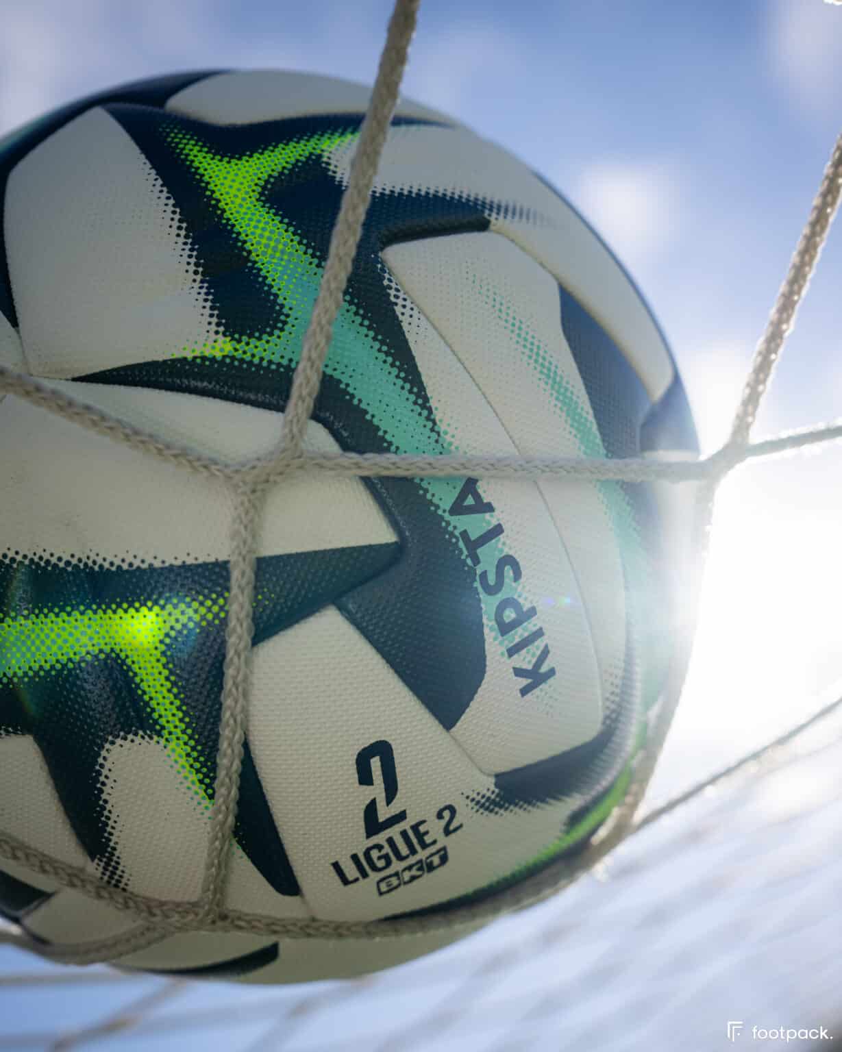 GoSports - Lot De 2 Ballons De Kickball Officiels 25,4 Cm - Surface Texturée, Peau En Caoutchouc Durable - Avec Pompe Manuelle Et Aiguille - 4