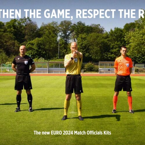 Image de l'article Macron présente les maillots des arbitres de l'Euro et un nouveau maillot couleur or !