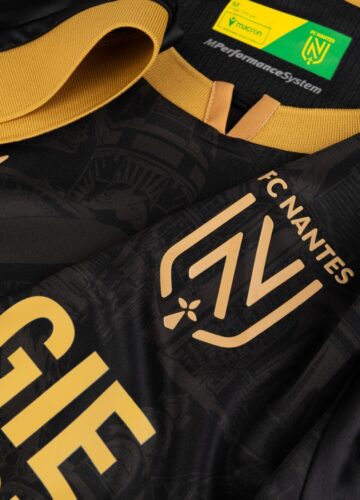 Image de l'article Un maillot noir & or inspiré par la ville pour le FC Nantes