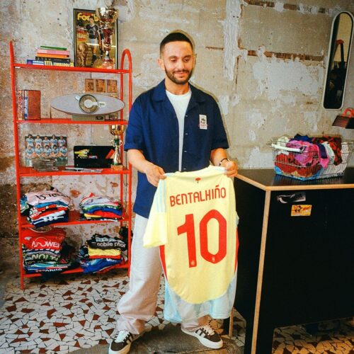 Image de l'article Quand Malik Bentalha s'improvise vendeur de maillots de foot pour adidas