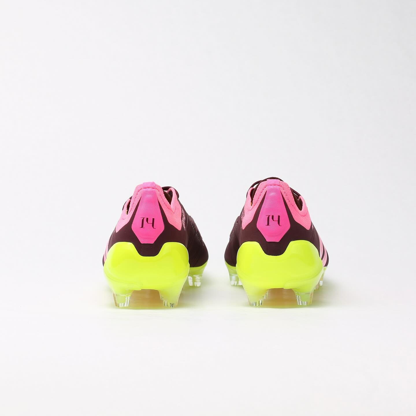 aitana bonmati crampons adidas predator