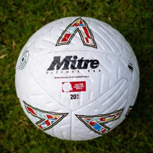 Image de l'article Un nouveau ballon Mitre pour le Community Shield entre Man Utd et Man City