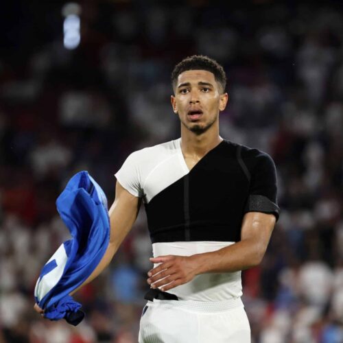 Image de l'article Pourquoi Jude Bellingham porte une protection empruntée à la NFL sous son maillot ?