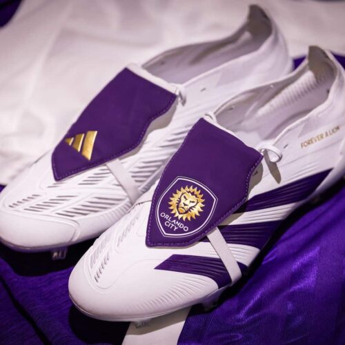 Image de l'article Kaká reçoit une paire de Predator unique pour fêter les 10 ans de sa signature à Orlando