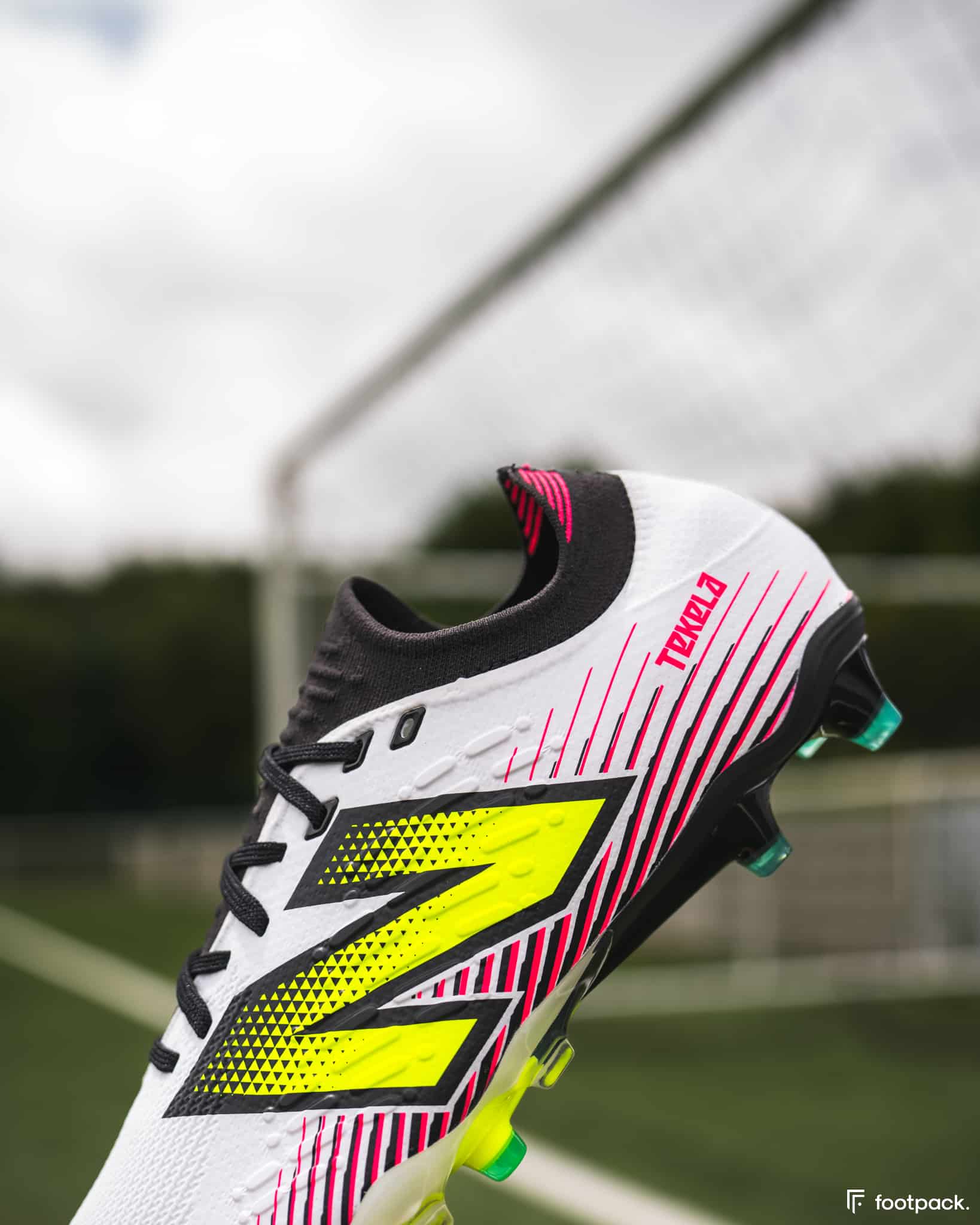 crampons new balance tekela 2024