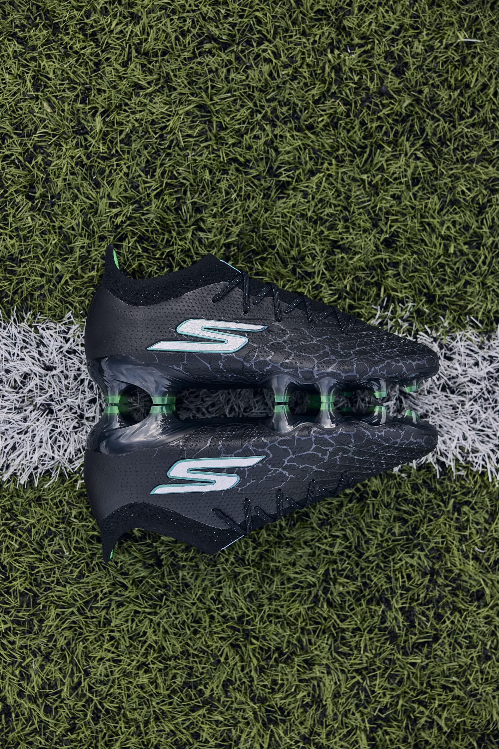 crampons skechers black
