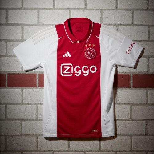 Image de l'article Un maillot inspiré des années 90 pour l'Ajax avec adidas