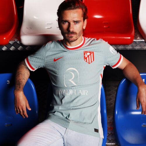 Image de l'article Un maillot extérieur inspiré par la fontaine de Neptune pour l'Atletico Madrid