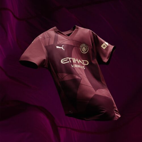 Image de l'article Un maillot third bordeaux pour Manchester City