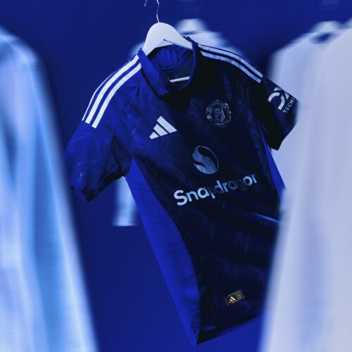 Image de l'article Les 90's inspirent le maillot extérieur de Manchester United