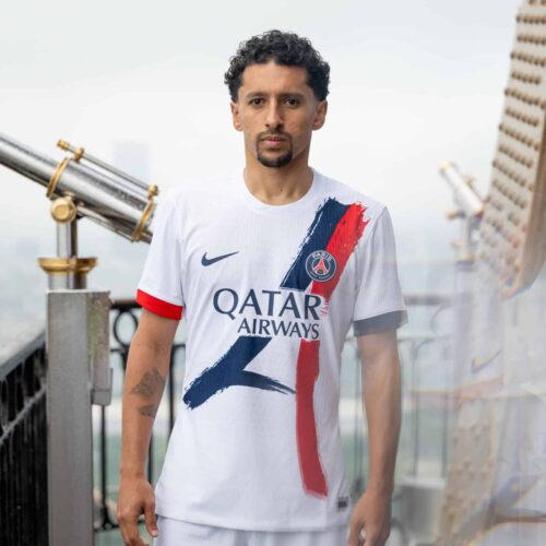 Image de l'article La Tour Eiffel s'affiche sur le nouveau maillot du PSG à l'extérieur !