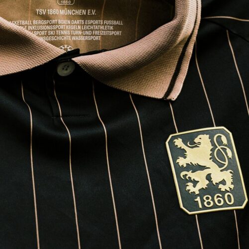 Image de l'article Le fondateur du célèbre Bureau Borsche (Venezia, Athens Kalithea) lance sa marque et imagine un maillot en édition limitée
