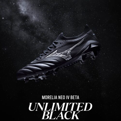 Image de l'article Un coloris full black pour la Morelia Néo IV de Mizuno