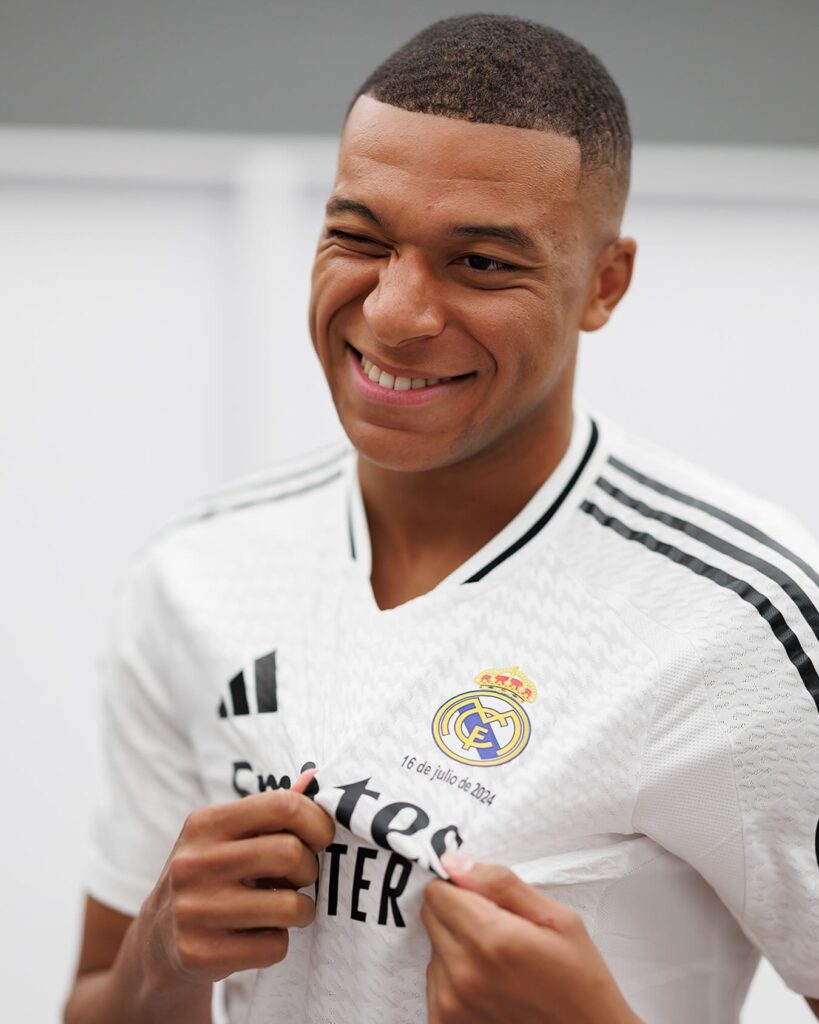 Maillot De Football Floqué Homme Real Madrid Domicile Kylian Mbappé 25/26 Blanc ADIDAS